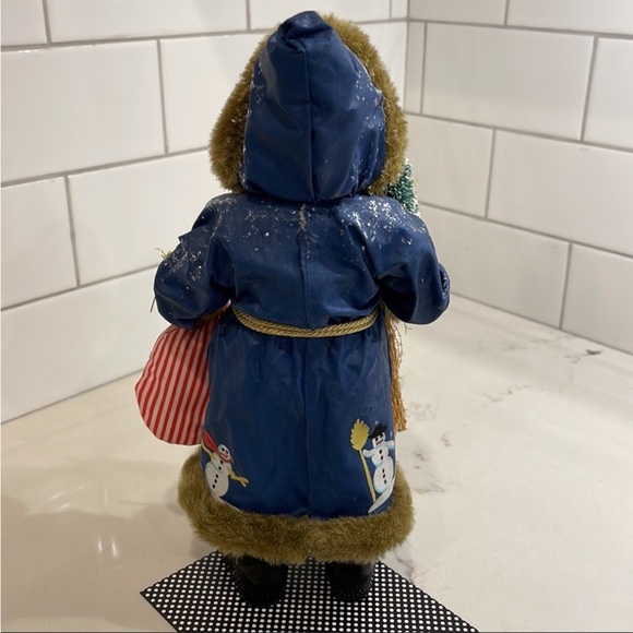 ❤️🎄 DEPT 56 | Clothtique Possible Dreams Santa | Dressed For The Holidays 🎄❤️ - Picture 4 of 10